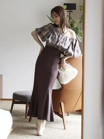 SNIDEL 하이웨스트 타이트 헤므 플레어 스커트 00