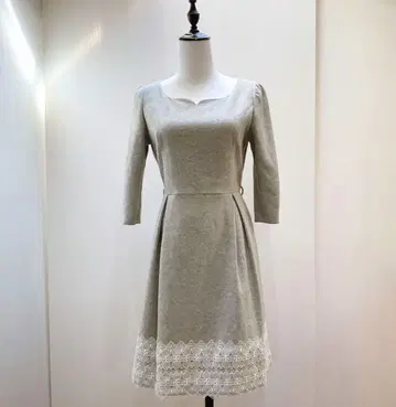 새상품급 윌 셀렉션 밑단 레이스 S 울 네이비 컬러