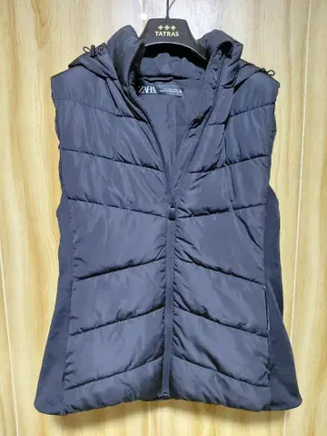 [ 새상품급!! ] ZARA 다운 베스트 블랙 후드 부착