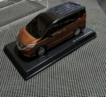 닛산 세레나 마룬 레드 / 다이아몬드 블랙