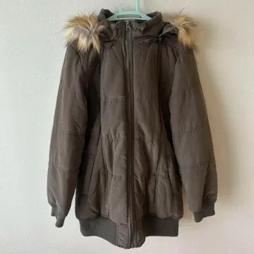 슈라루 M 사이즈 카키 후드 부착 퍼 다운 자켓