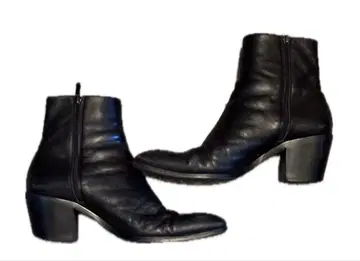 Lui's Black boots