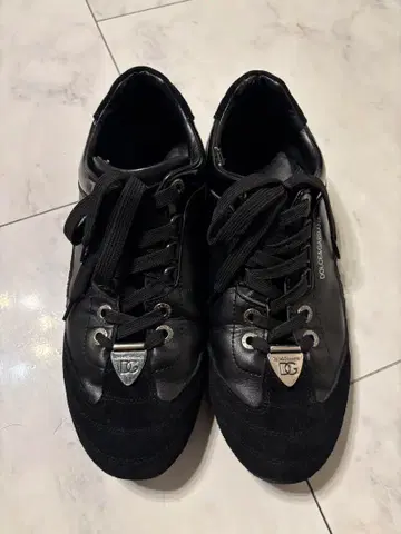 D&G 블랙 스니커즈