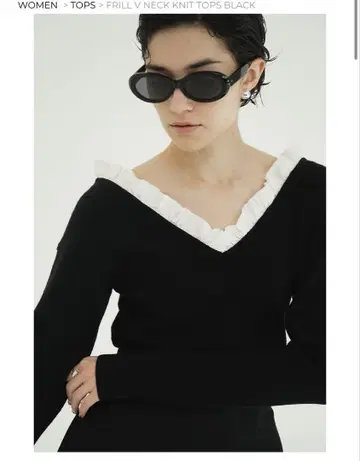 클라네 FRILL V NECK KNIT TOPS