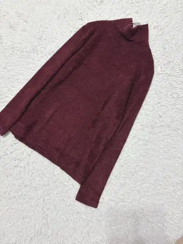 새상품급 노아이디 퍼플 비큐레 라무 파일 원단 터틀넥 스웨터