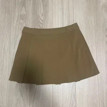 택 포함 새상품 유니클로 플리츠 스코트 L 브라운