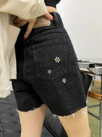 [ WHO'S WHO gallary ] 플라워 숏 데님