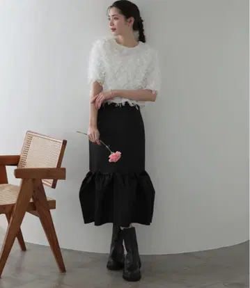 새상품급 메라키 밑단 플레어 블랙 스커트