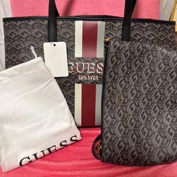 GUESS 스트라이프 토트백 파우치 포함