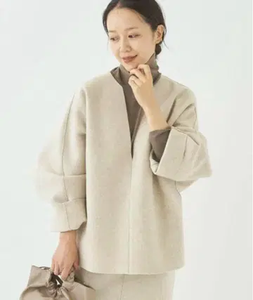 새상품급 plage 플라주 실루엣 블라우스 38 베이지