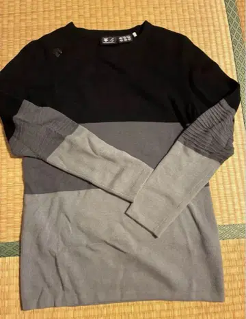 데상트 골프 스웨터 S 사이즈 블랙/그레이