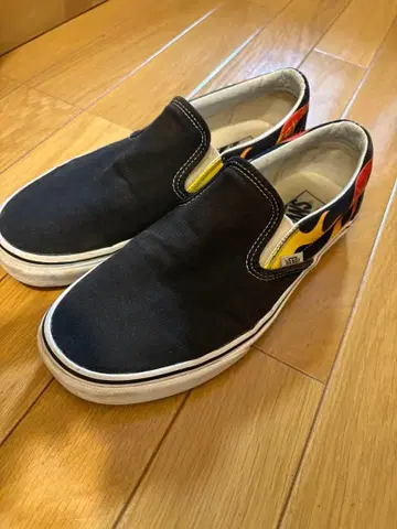 Vans 슬립온 블랙 프레임 디자인