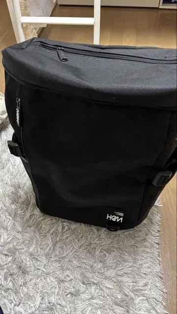 대용량 블랙 백팩