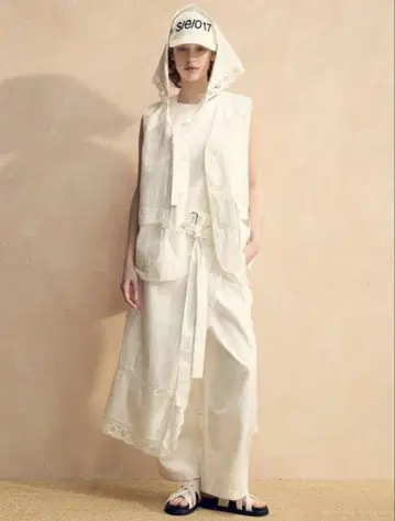 택 포함 새상품 BEAUTY&YOUTH 큐프라 블렌드 V넥 베스트 화이트