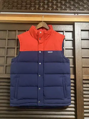 새상품급 patagonia 다운 베스트 M 빨간색 네이비