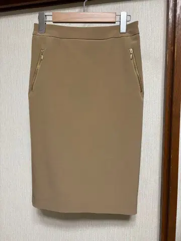 개럴개런트 타이트 스커트 카멜 광택감