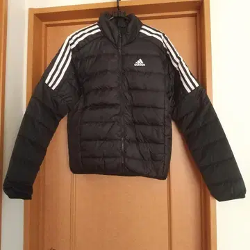 아디다스 다운 자켓 M 사이즈 블랙