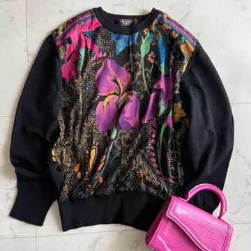 새상품급 레오나르 꽃무늬 울 실크 볼륨 슬리브 니트 블랙