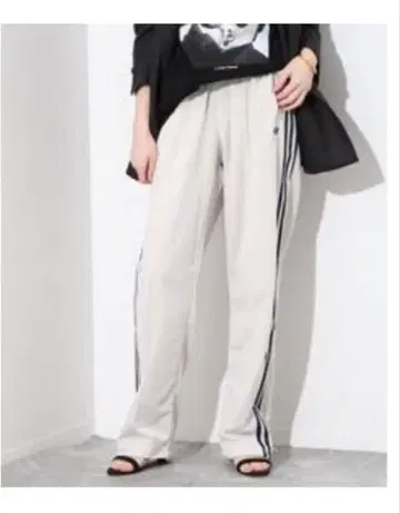 슬로브 이에나 adidas track pants