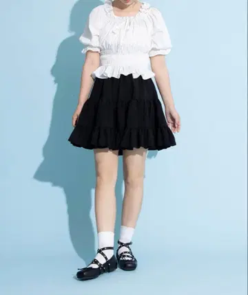 PUNYUS 프릴 디자인 블랙 미니 스커트