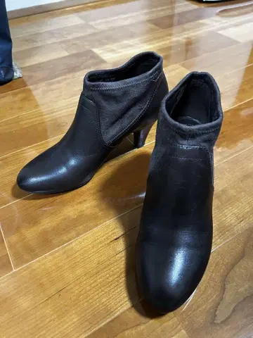 다크 브라운 부티