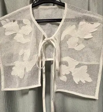Kastane 화이트 메쉬 꽃 무늬 탈부착 카라