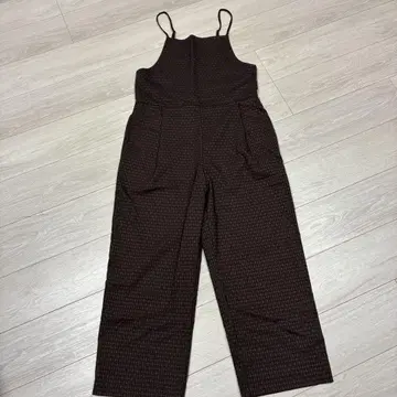 Ample 브라운 계열 기하학 패턴 살로펫
