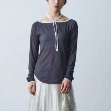 CODE A bicolor neck design tops