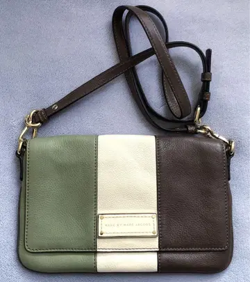 [ 미사용 새상품 ] 마크제이콥스 숄더백 천연 가죽 그린 화이트 브라운