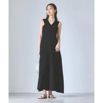 NOBLE 밀라노 리브 핏 플레어 니트 원피스