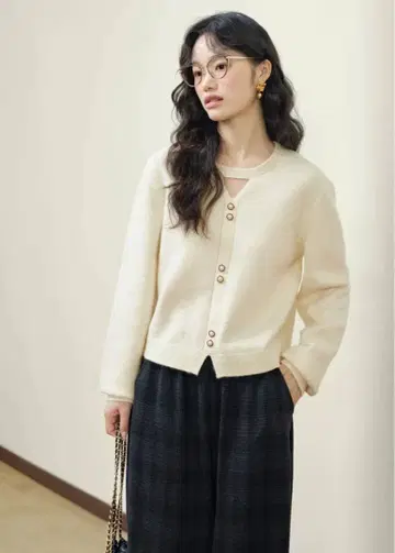 kuose 프론트 컷 아웃 스웨터