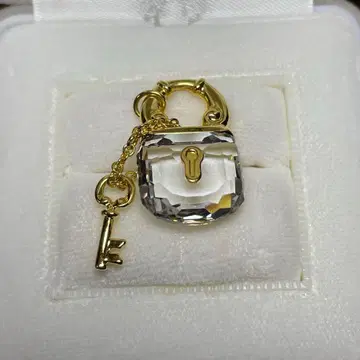 SWAROVSKI 펜던트 탑