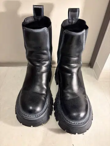 ZARA 블랙 통굽 가죽 사이드 고어 부츠
