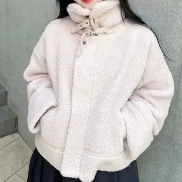 titty&co. 옅은 핑크 보아 자켓