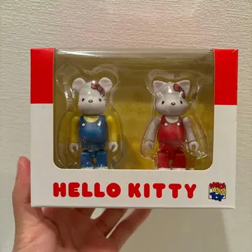 Hello Kitty Bearbrick 2체 세트