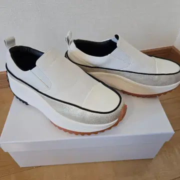 누벨 보 릴랙스 통굽 캐주얼 슬립온 스니커즈 23cm 새상품급