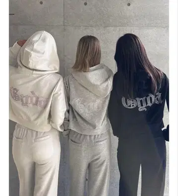 GYDA 셋업 GYDA 쇼트 라메 후드티 GYDA 라메 플레어 팬츠