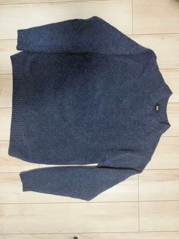 네이비 울 혼방 크루넥 스웨터