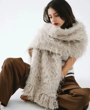 THE TOE PIGALLE SHAGGY MUFFLER