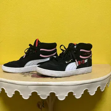 PUMA 헬로키티 하이컷 스니커즈