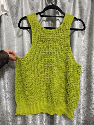 라임 그린 슬리브리스 니트 베스트