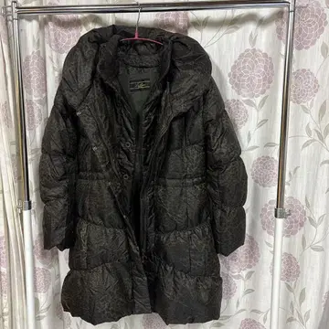 Leitan 후드 부착 블랙 다운 자켓 레리안