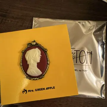 Mrs. GREEN APPLE 실루엣 브로치 레드