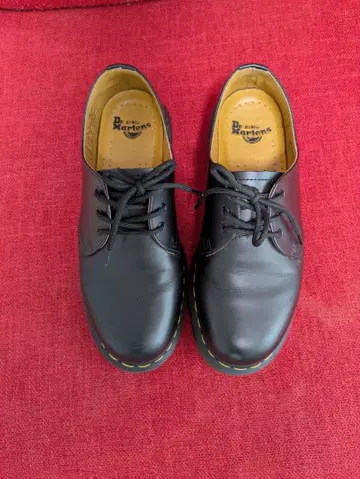 [ 새상품급 ] Dr. Martens 블랙 3홀 UK8