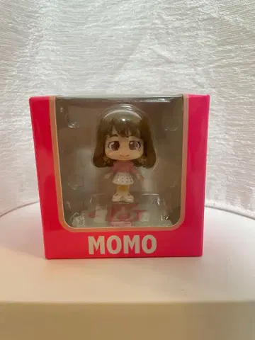 TWICE MOMO 피규어