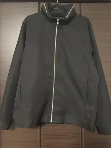 블랙 후드 부착 자켓