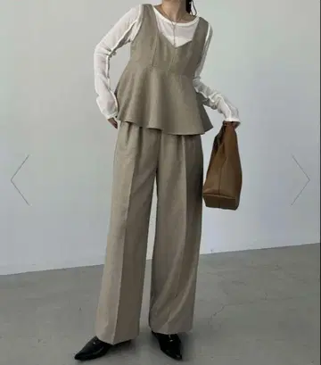 카프리슈 마쥬 페플럼 상의 마블과 턱 팬츠