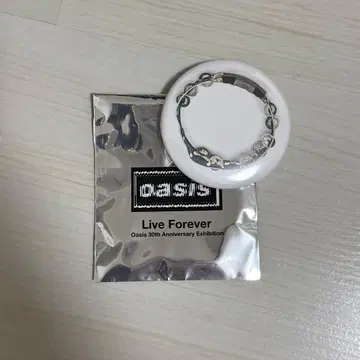 Oasis Live Forever 30주년 기념 전시회 캔 배지