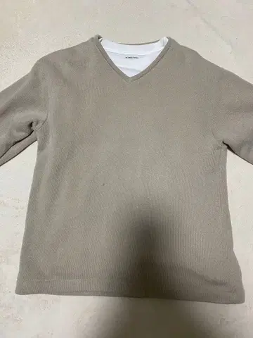 베이지 V넥 긴팔 트레이닝복