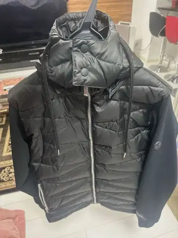 NOIR 블랙 다운 자켓 후드 부착